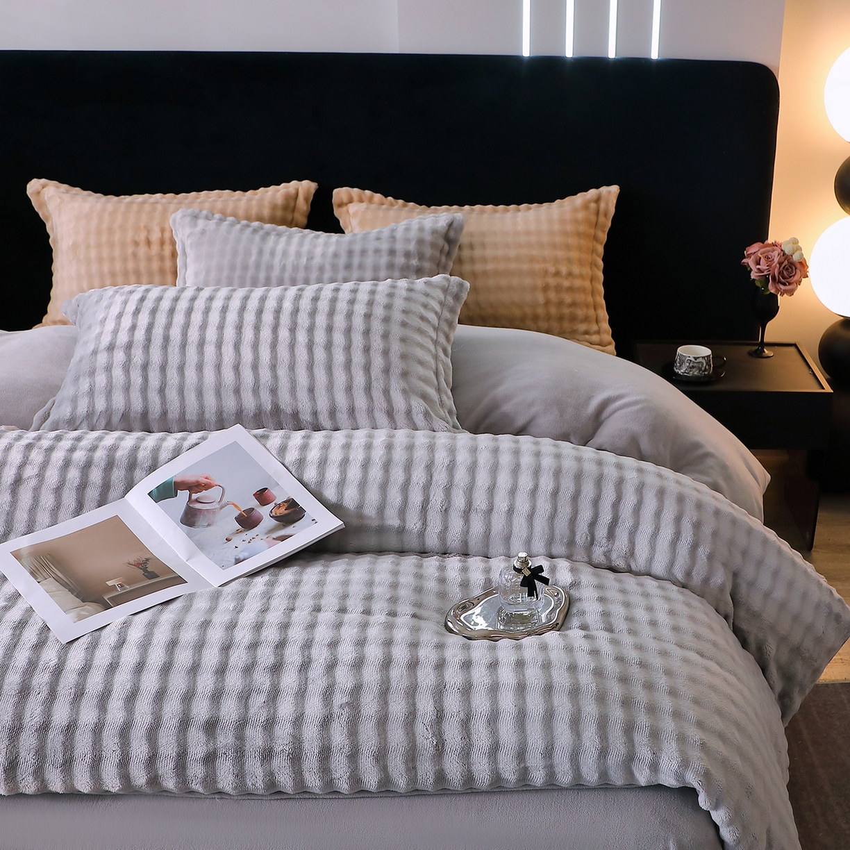 91家纺网 家纺一手货源 找家纺 肖恩毯业 2025新款泡泡绒仿兔毛绒四件套牛奶绒4件套8斤重加厚高密保暖 绅士灰