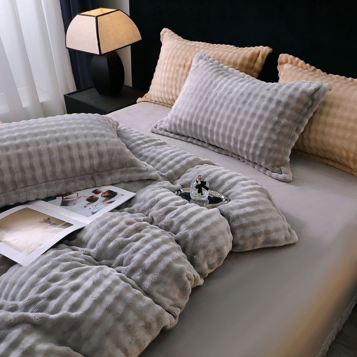 91家纺网 家纺一手货源 找家纺 肖恩毯业 2025新款泡泡绒仿兔毛绒四件套牛奶绒4件套8斤重加厚高密保暖 绅士灰