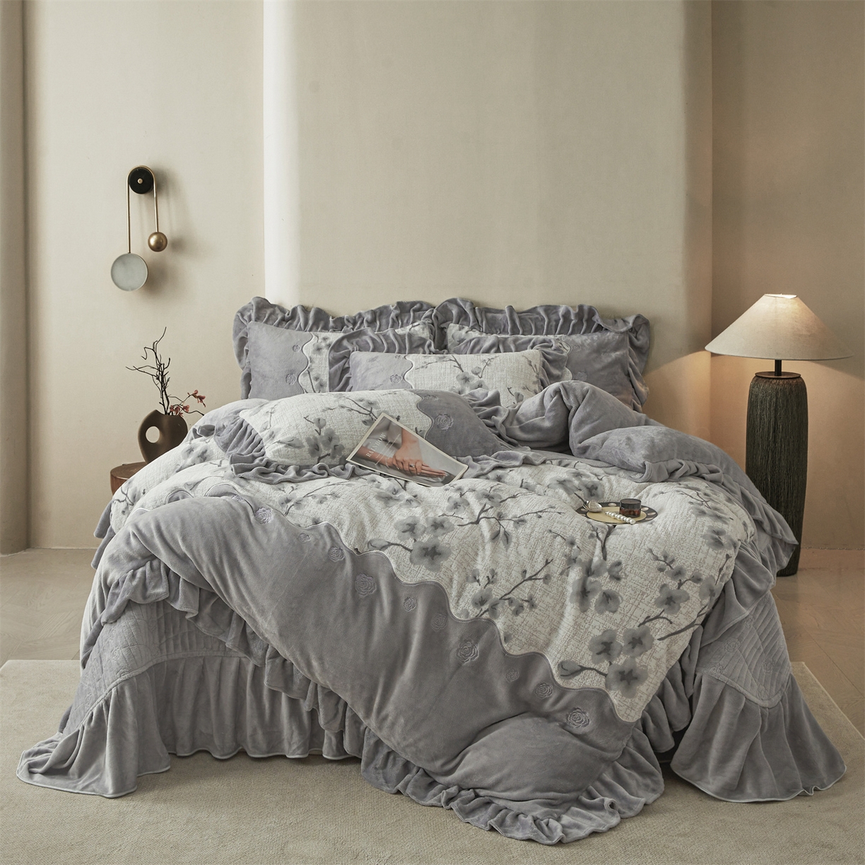 91家纺网 家纺一手货源 找家纺 （总）宜凡家纺 2025新款牛奶绒雕花刺绣床盖四件套