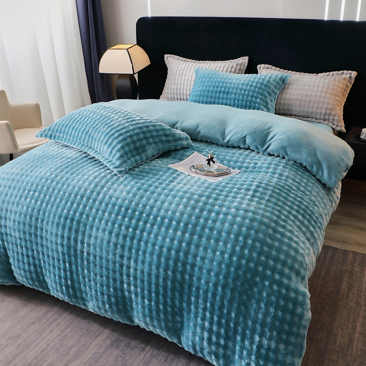 91家纺网 家纺一手货源 找家纺 肖恩毯业 2025新款泡泡绒仿兔毛绒四件套牛奶绒4件套8斤重加厚高密保暖 琉璃蓝