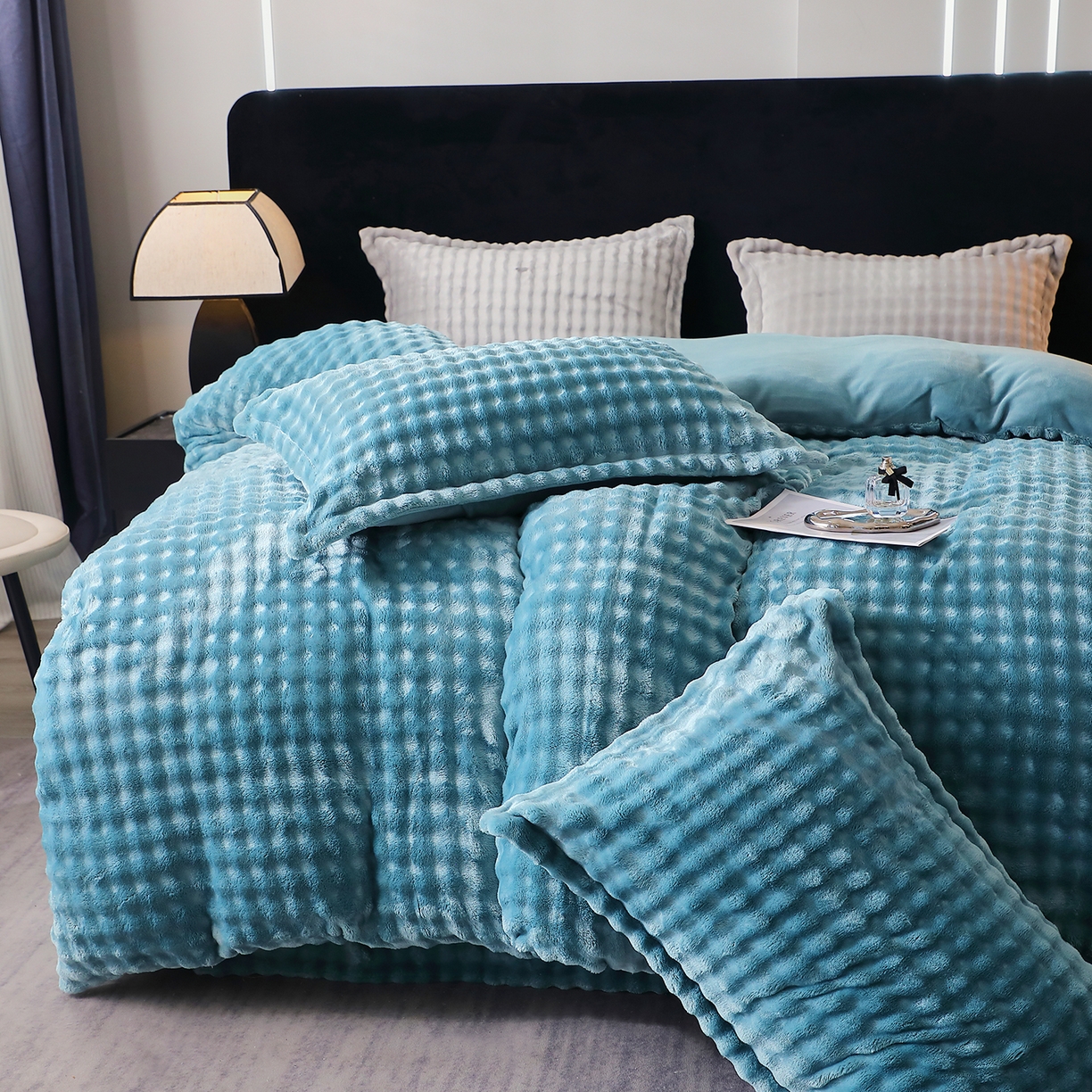 91家纺网 家纺一手货源 找家纺 肖恩毯业 2025新款泡泡绒仿兔毛绒四件套牛奶绒4件套8斤重加厚高密保暖 琉璃蓝