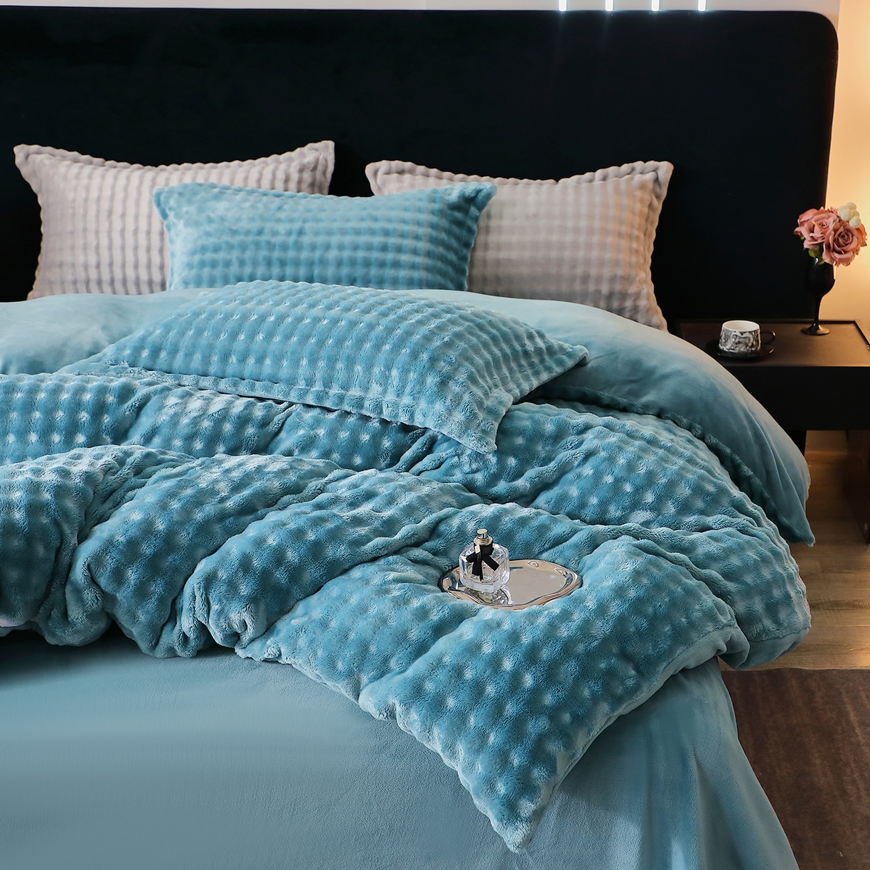 91家纺网 家纺一手货源 找家纺 肖恩毯业 2025新款泡泡绒仿兔毛绒四件套牛奶绒4件套8斤重加厚高密保暖 琉璃蓝