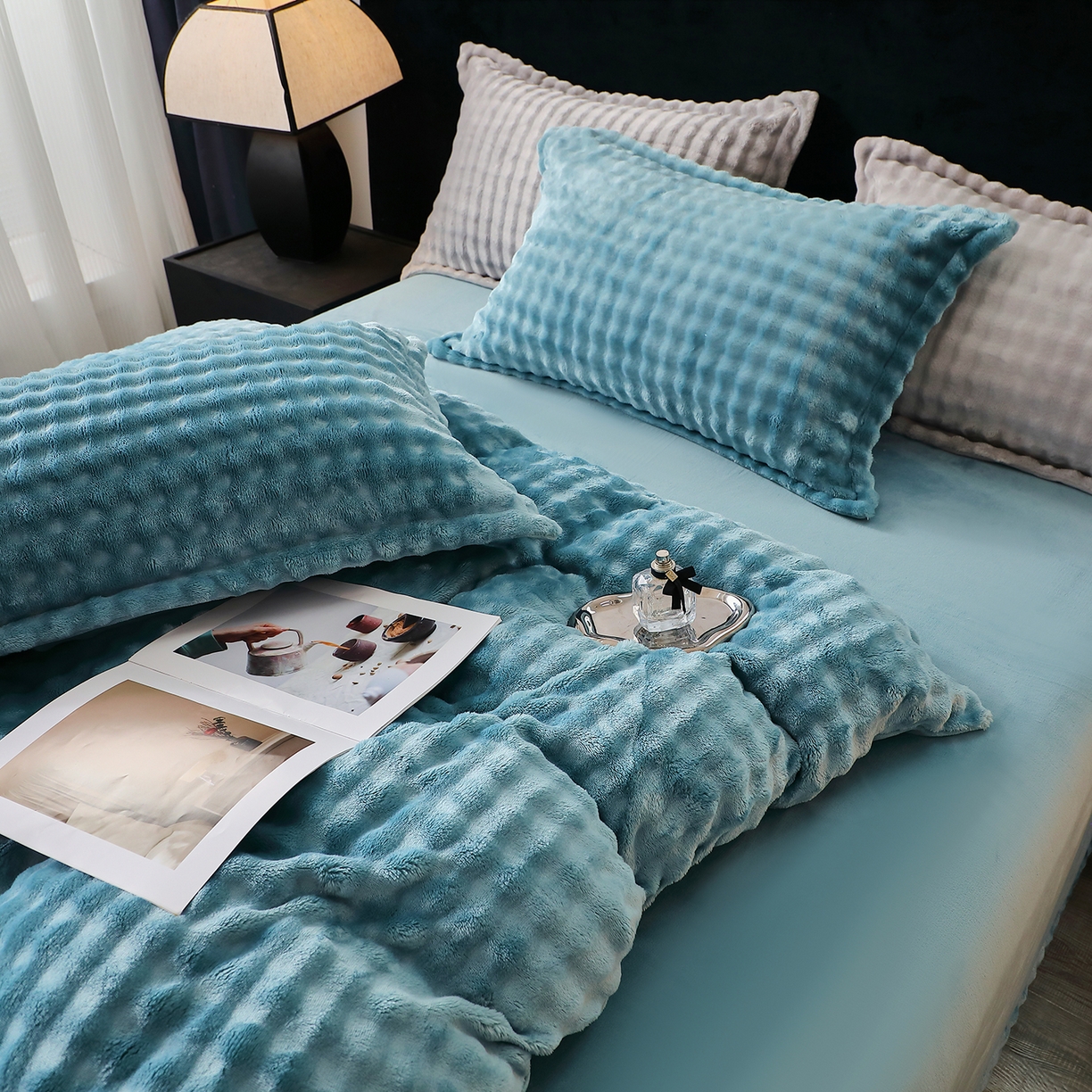 91家纺网 家纺一手货源 找家纺 肖恩毯业 2025新款泡泡绒仿兔毛绒四件套牛奶绒4件套8斤重加厚高密保暖 琉璃蓝