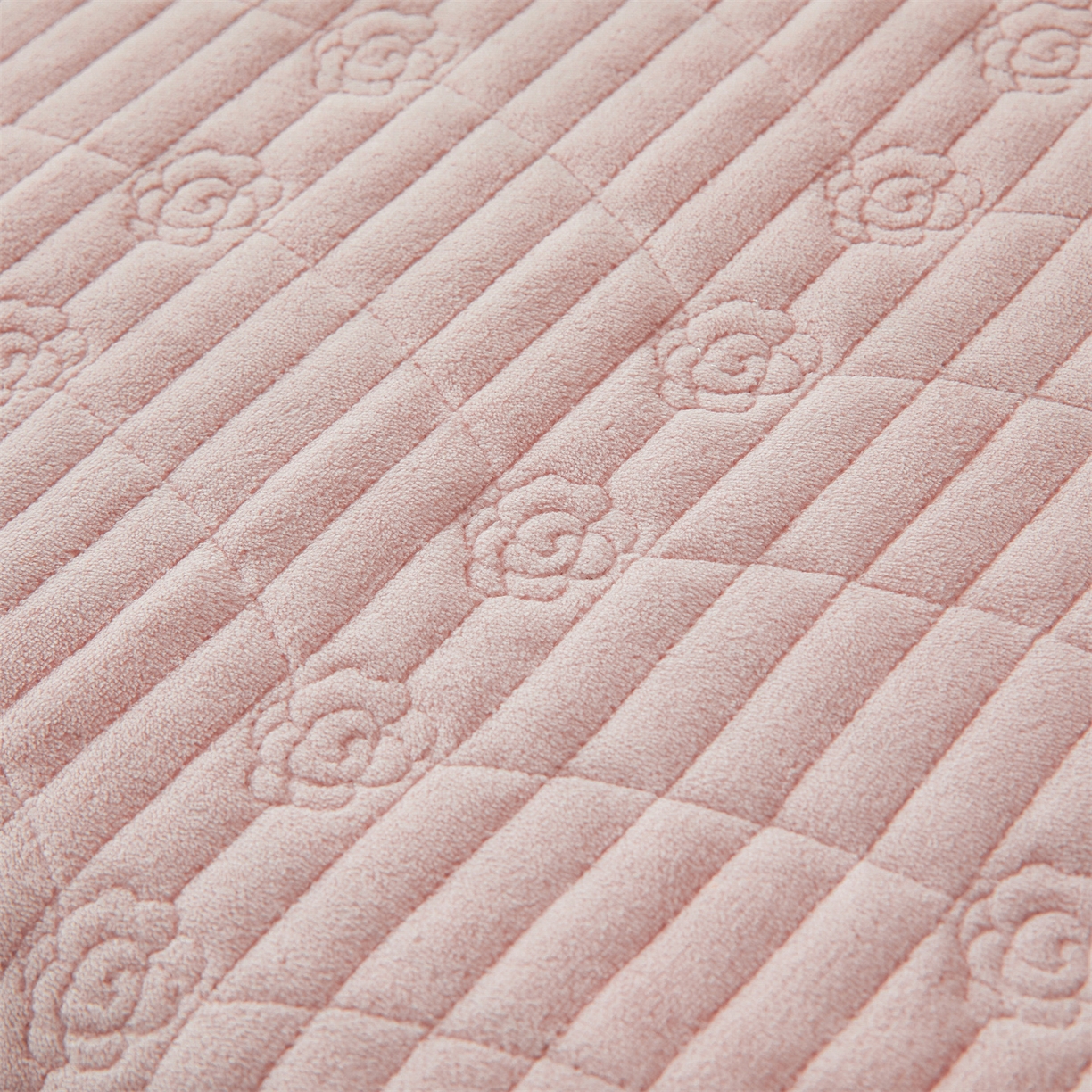 91家纺网 家纺一手货源 找家纺 宜凡家纺 2025新款牛奶绒雕花刺绣床盖四件套 温情玫瑰-玉