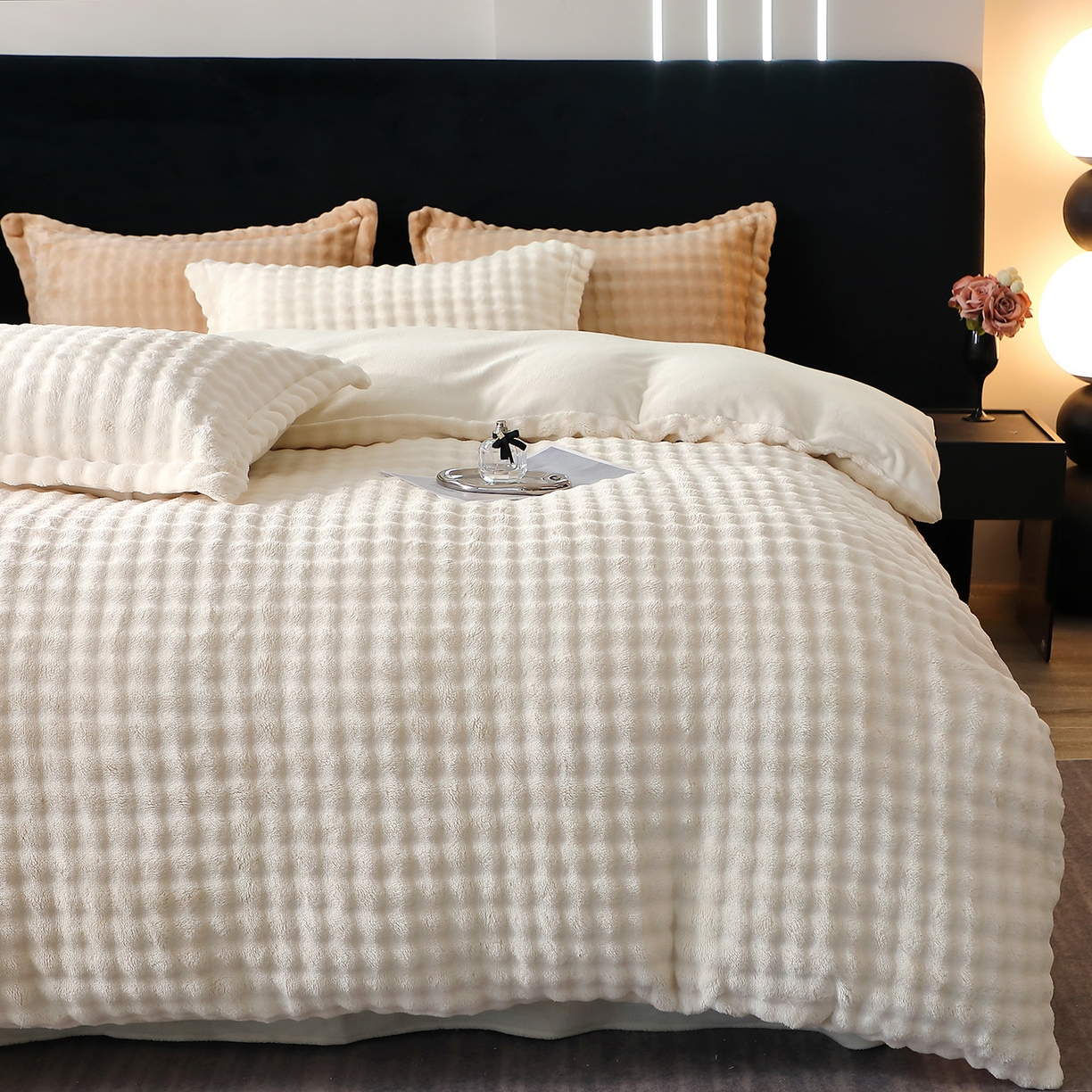 91家纺网 家纺一手货源 找家纺 肖恩毯业 2025新款泡泡绒仿兔毛绒四件套牛奶绒4件套8斤重加厚高密保暖 珍珠白