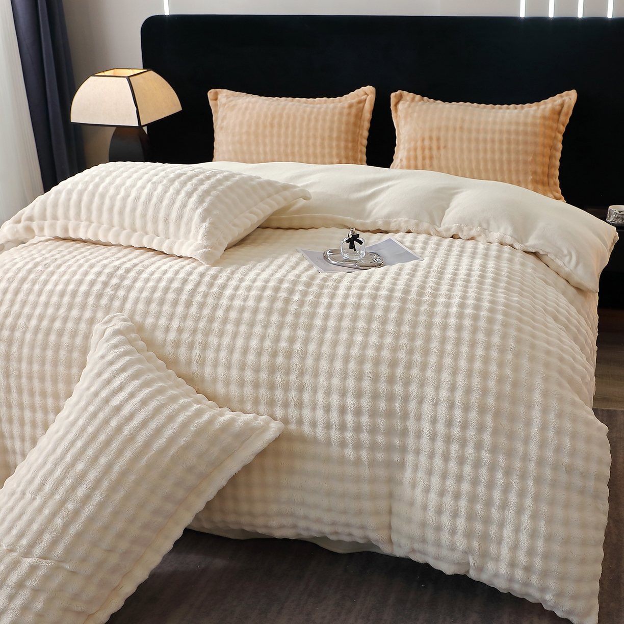 91家纺网 家纺一手货源 找家纺 肖恩毯业 2025新款泡泡绒仿兔毛绒四件套牛奶绒4件套8斤重加厚高密保暖 珍珠白