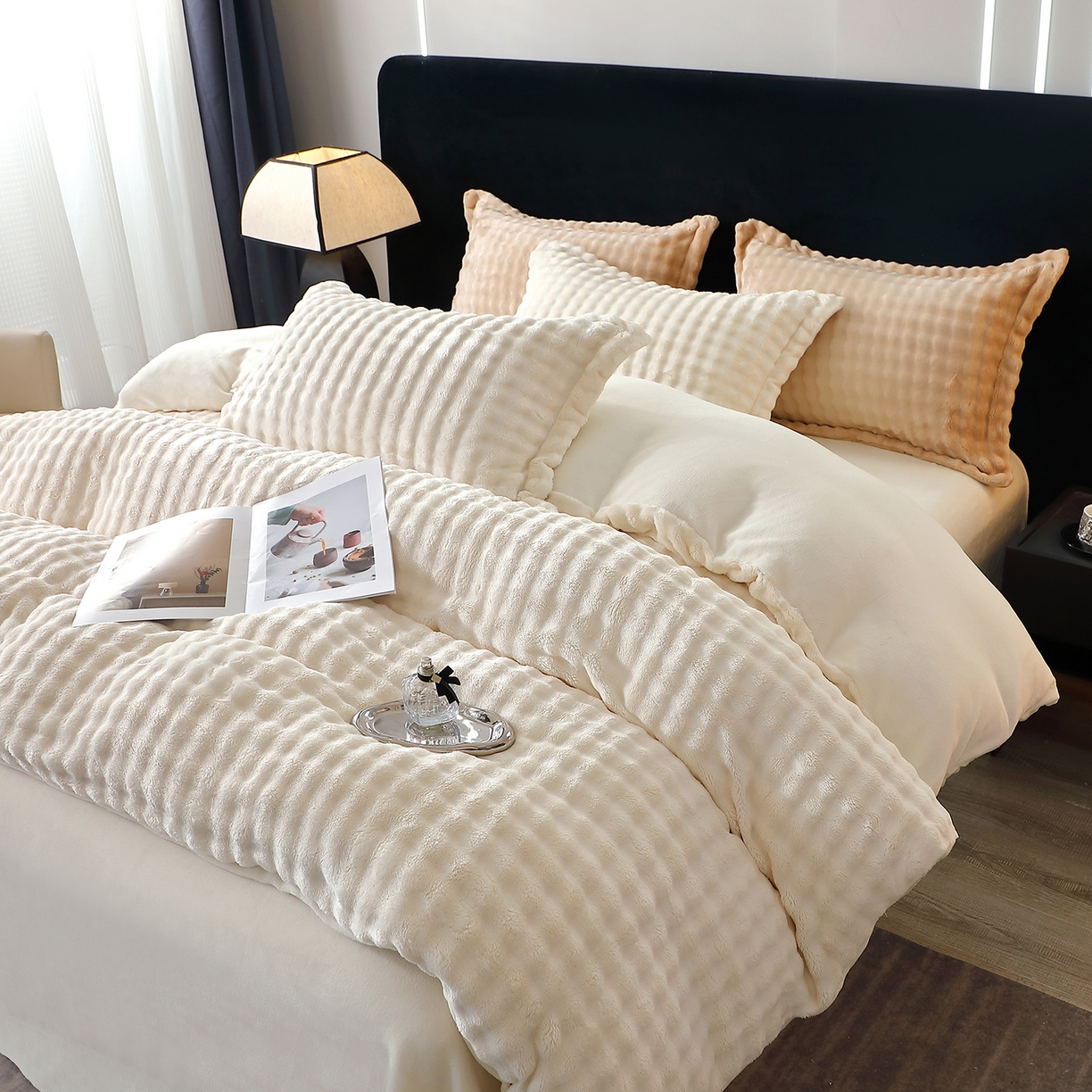 91家纺网 家纺一手货源 找家纺 肖恩毯业 2025新款泡泡绒仿兔毛绒四件套牛奶绒4件套8斤重加厚高密保暖 珍珠白