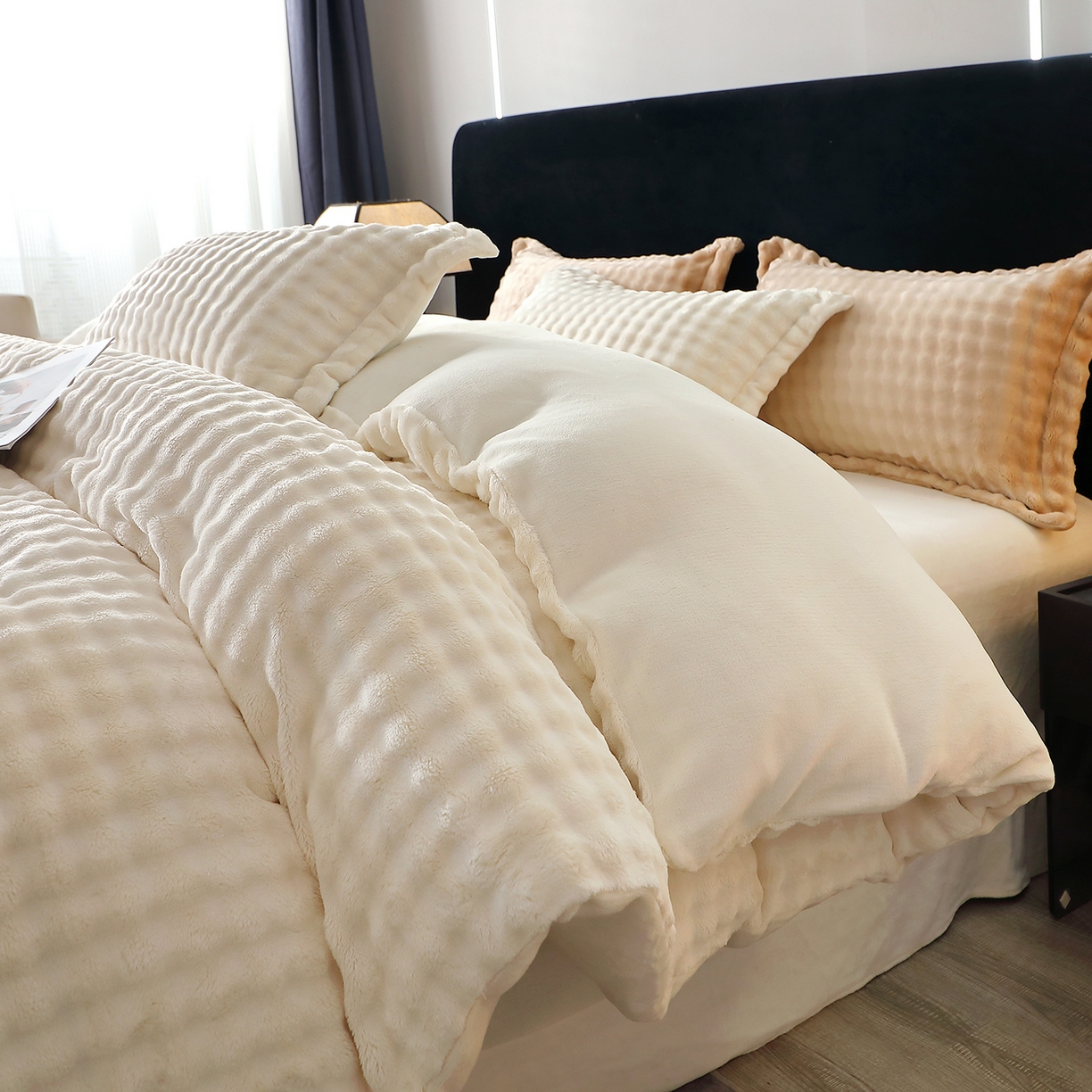 91家纺网 家纺一手货源 找家纺 肖恩毯业 2025新款泡泡绒仿兔毛绒四件套牛奶绒4件套8斤重加厚高密保暖 珍珠白