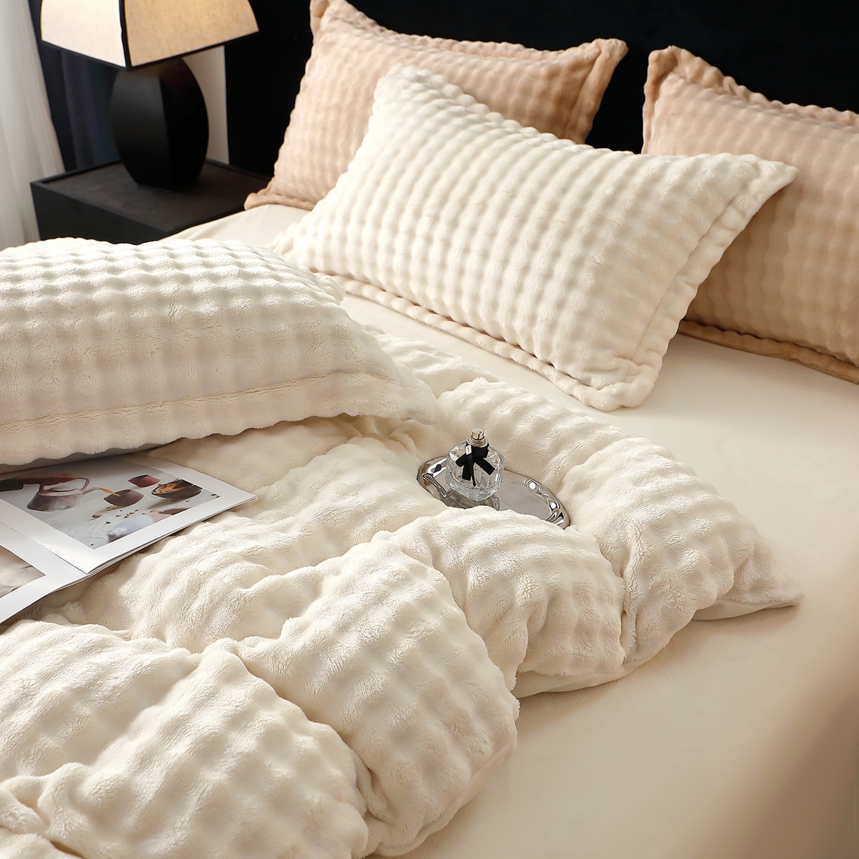 91家纺网 家纺一手货源 找家纺 肖恩毯业 2025新款泡泡绒仿兔毛绒四件套牛奶绒4件套8斤重加厚高密保暖 珍珠白