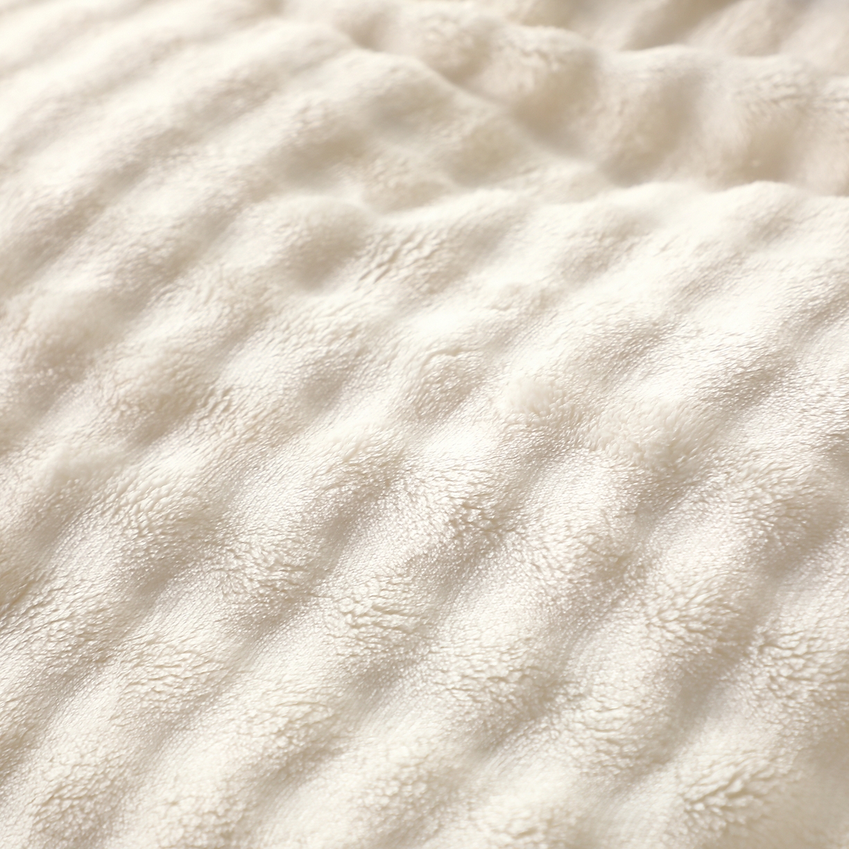 91家纺网 家纺一手货源 找家纺 肖恩毯业 2025新款泡泡绒仿兔毛绒四件套牛奶绒4件套8斤重加厚高密保暖 珍珠白