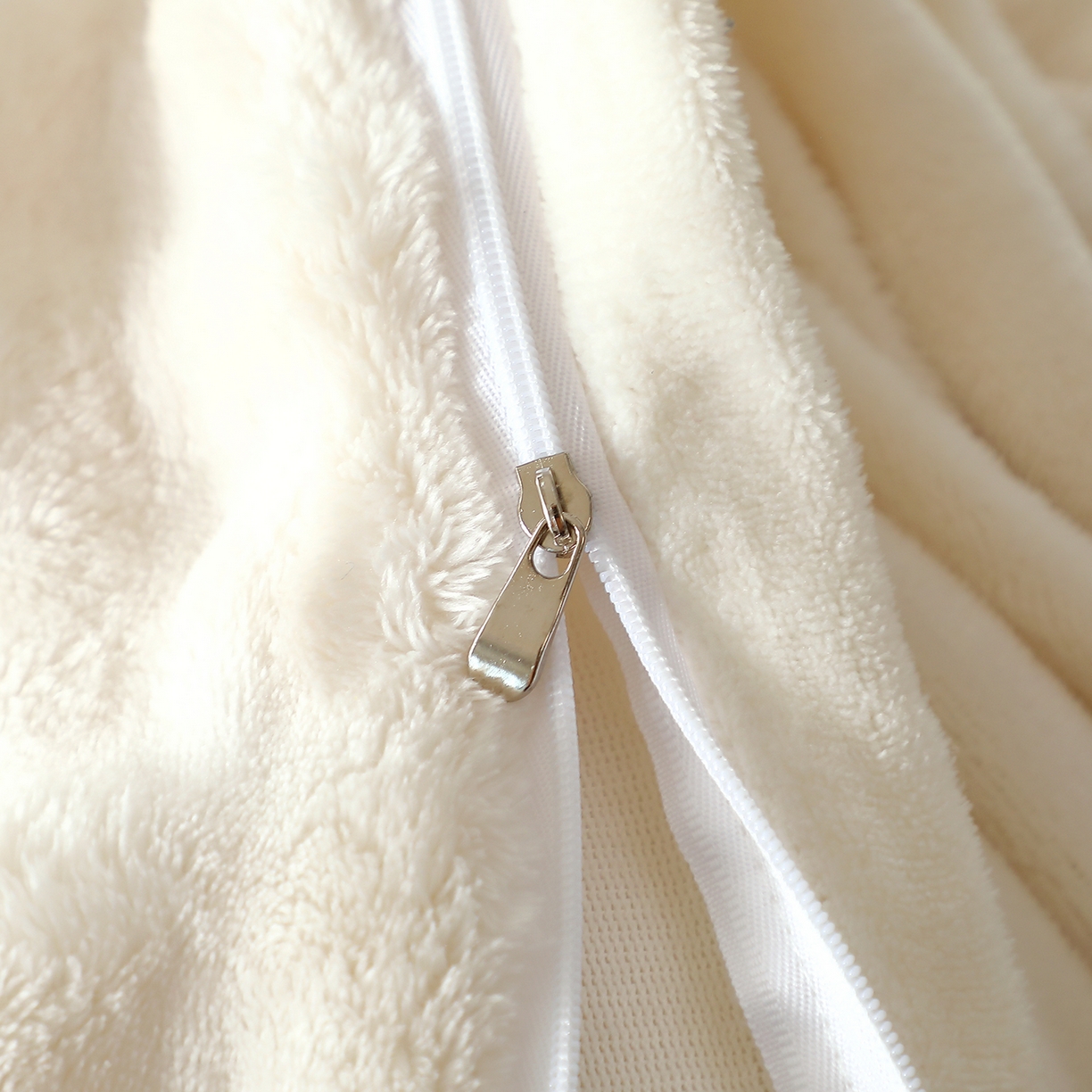 91家纺网 家纺一手货源 找家纺 肖恩毯业 2025新款泡泡绒仿兔毛绒四件套牛奶绒4件套8斤重加厚高密保暖 珍珠白