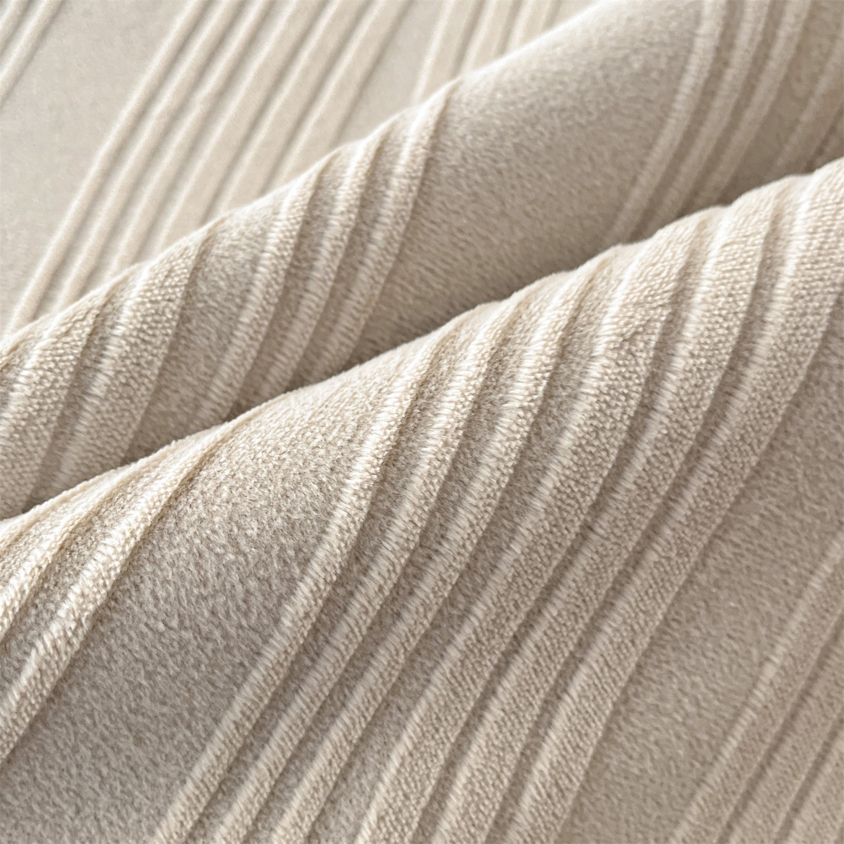 91家纺网 家纺一手货源 找家纺 笙意家纺 2025新款A类加厚牛奶绒烂花复合床笠 花韵-山灰