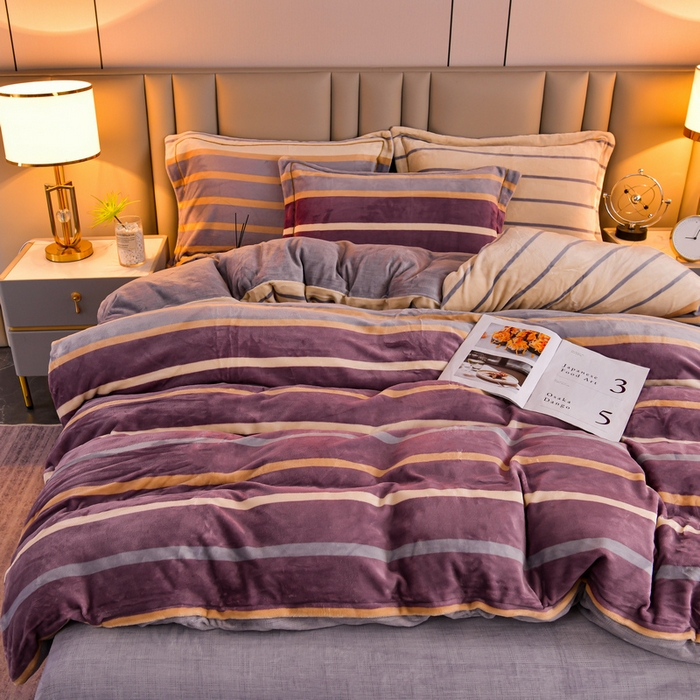 91家纺网 家纺一手货源 找家纺 丽涵家纺 2025秋冬新品230克全工艺消光牛奶绒印花四件套 绅士条纹-红咖