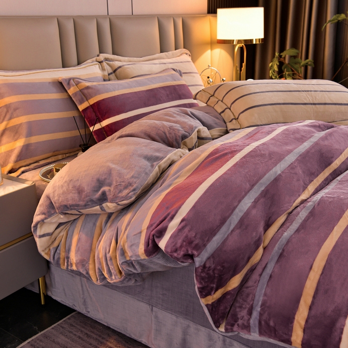 91家纺网 家纺一手货源 找家纺 丽涵家纺 2025秋冬新品230克全工艺消光牛奶绒印花四件套 绅士条纹-红咖