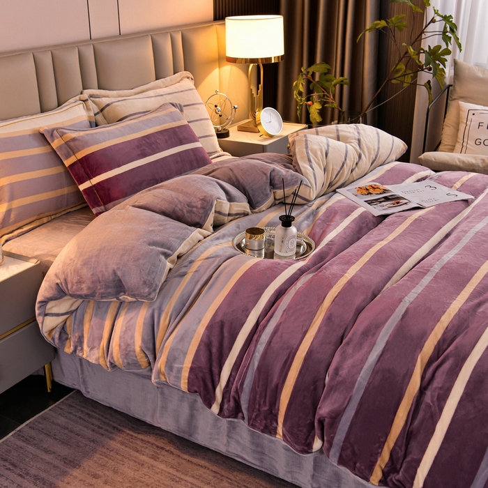 91家纺网 家纺一手货源 找家纺 丽涵家纺 2025秋冬新品230克全工艺消光牛奶绒印花四件套 绅士条纹-红咖