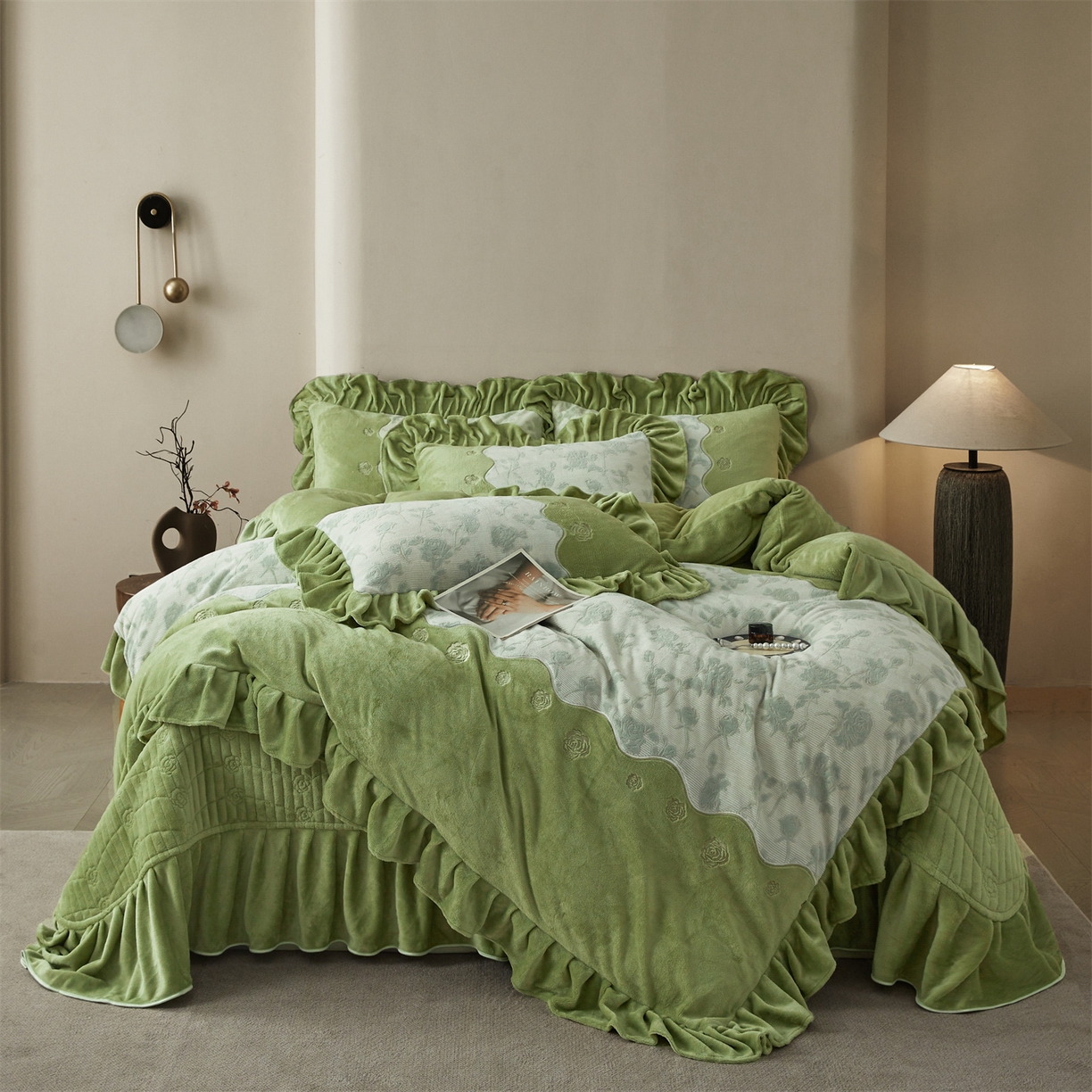 宜凡家纺 2025新款牛奶绒雕花刺绣床盖四件套 温情玫瑰 绿