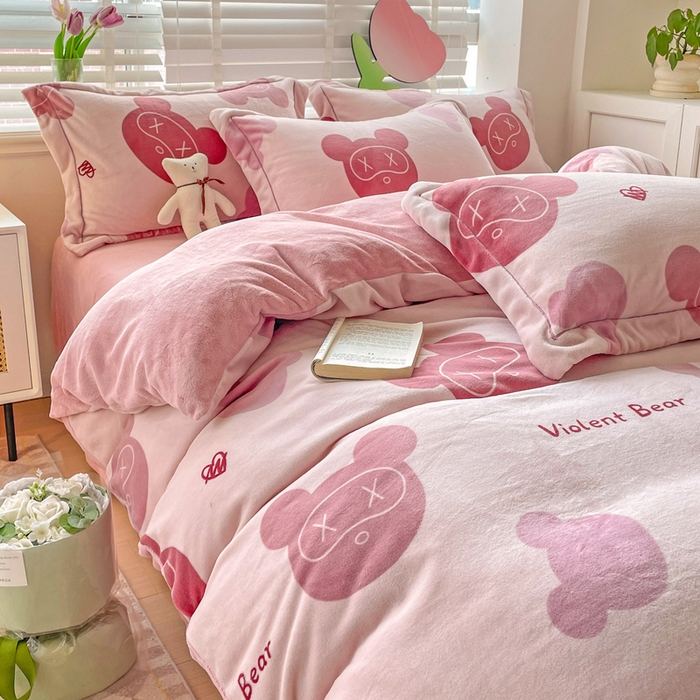 91家纺网 家纺一手货源 找家纺 丽涵家纺 2025秋冬新品230克全工艺消光牛奶绒印花四件套 维奥熊