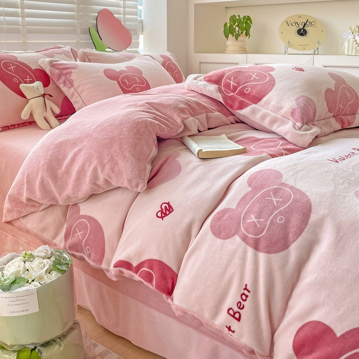 91家纺网 家纺一手货源 找家纺 丽涵家纺 2025秋冬新品230克全工艺消光牛奶绒印花四件套 维奥熊