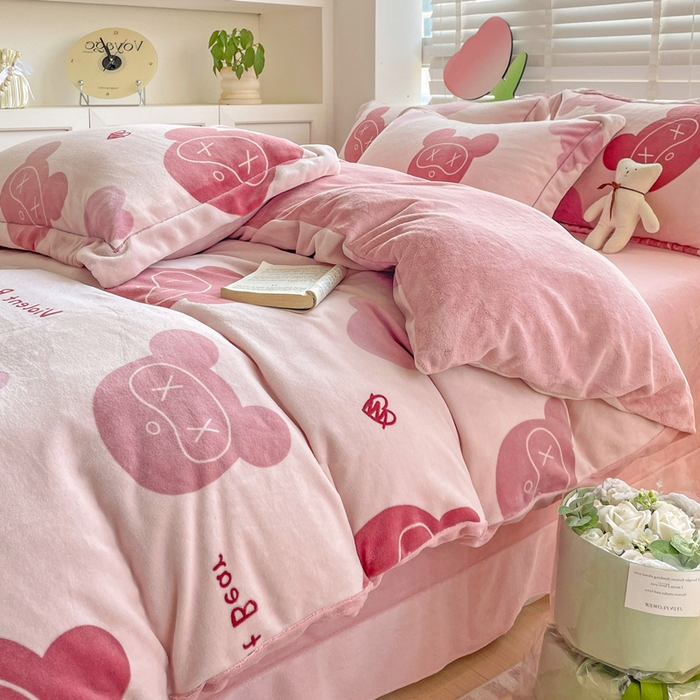 91家纺网 家纺一手货源 找家纺 丽涵家纺 2025秋冬新品230克全工艺消光牛奶绒印花四件套 维奥熊