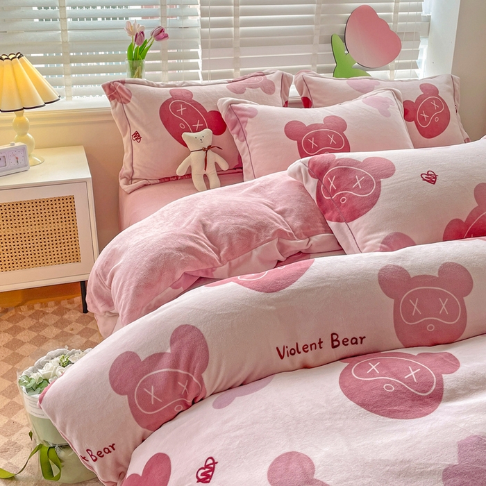 91家纺网 家纺一手货源 找家纺 丽涵家纺 2025秋冬新品230克全工艺消光牛奶绒印花四件套 维奥熊