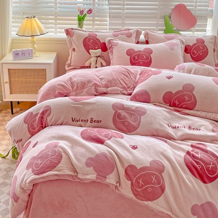 91家纺网 家纺一手货源 找家纺 丽涵家纺 2025秋冬新品230克全工艺消光牛奶绒印花四件套 维奥熊