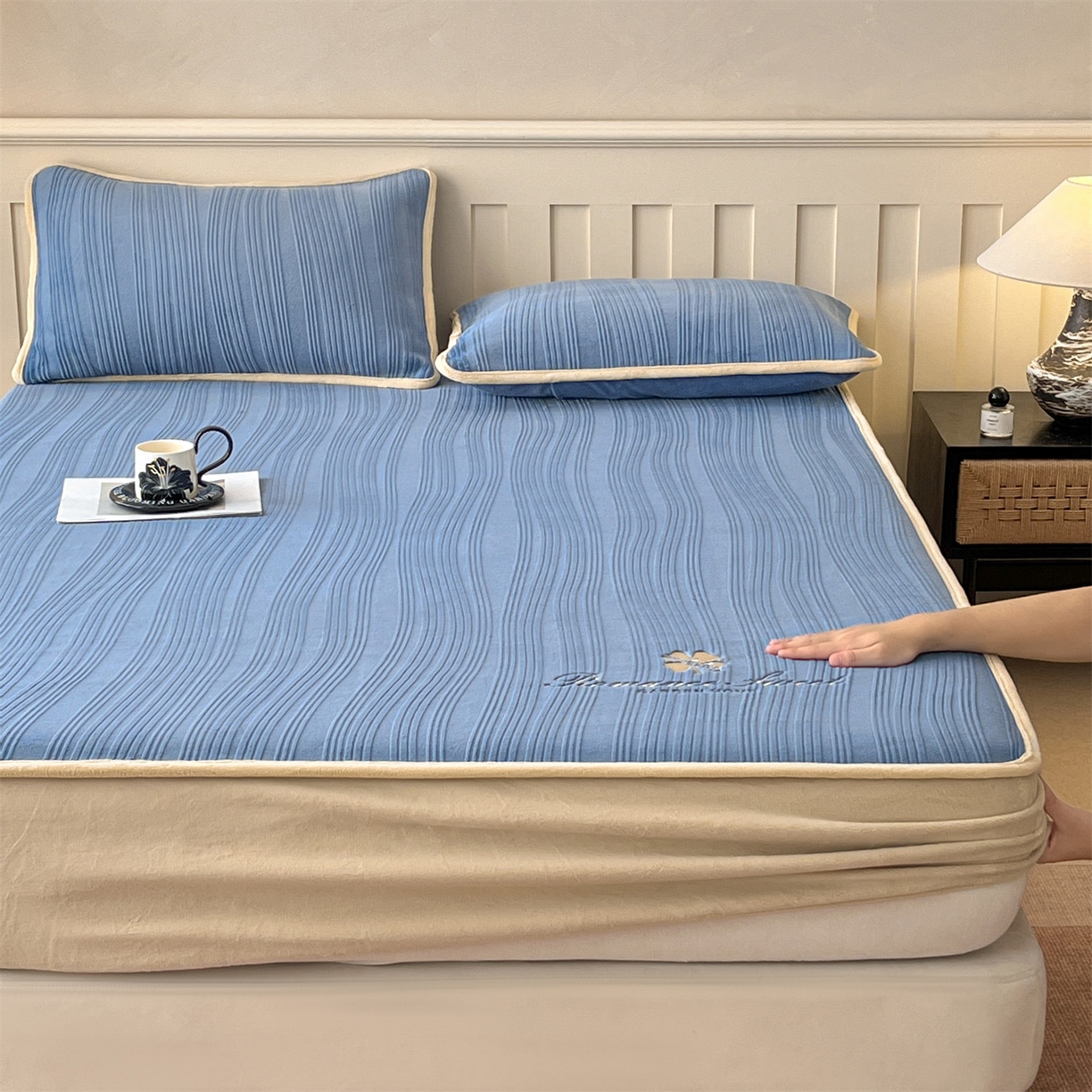 91家纺网 家纺一手货源 找家纺 （总）笙意家纺 2025新款A类加厚牛奶绒烂花复合床笠