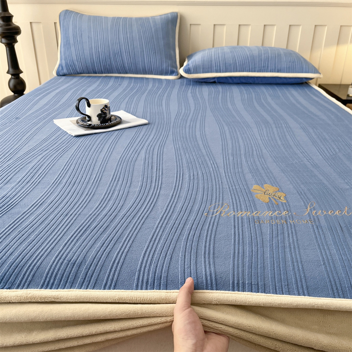 91家纺网 家纺一手货源 找家纺 （总）笙意家纺 2025新款A类加厚牛奶绒烂花复合床笠