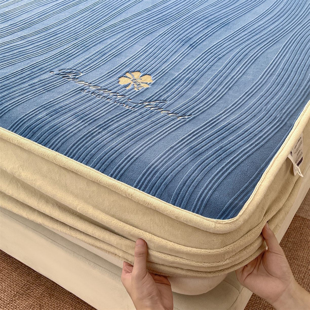 91家纺网 家纺一手货源 找家纺 （总）笙意家纺 2025新款A类加厚牛奶绒烂花复合床笠