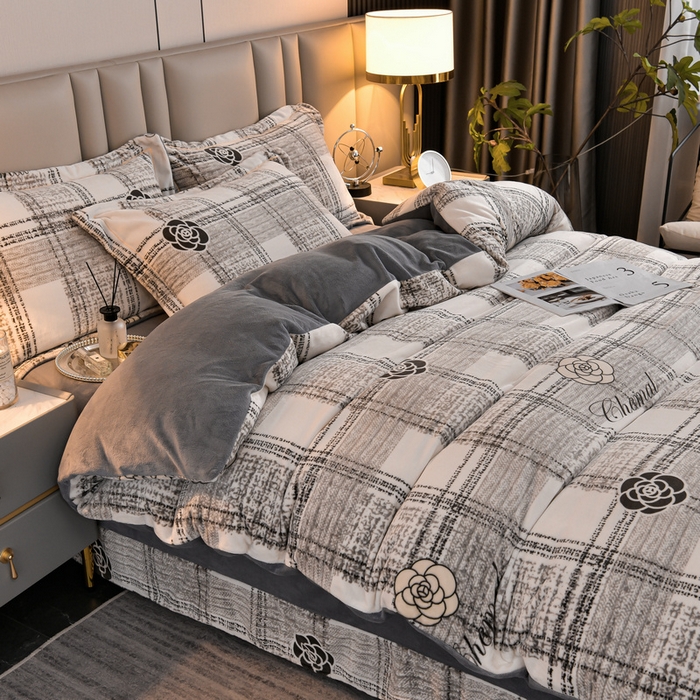 91家纺网 家纺一手货源 找家纺 丽涵家纺 2025秋冬新品230克全工艺消光牛奶绒印花四件套 小香风