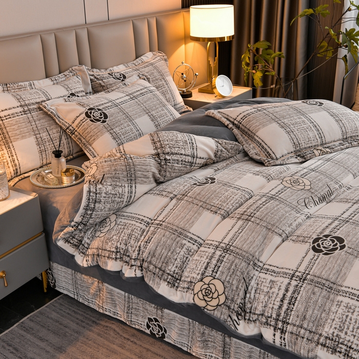 91家纺网 家纺一手货源 找家纺 丽涵家纺 2025秋冬新品230克全工艺消光牛奶绒印花四件套 小香风