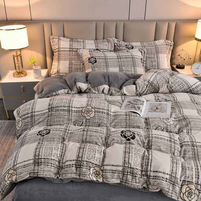 91家纺网 家纺一手货源 找家纺 丽涵家纺 2025秋冬新品230克全工艺消光牛奶绒印花四件套 小香风