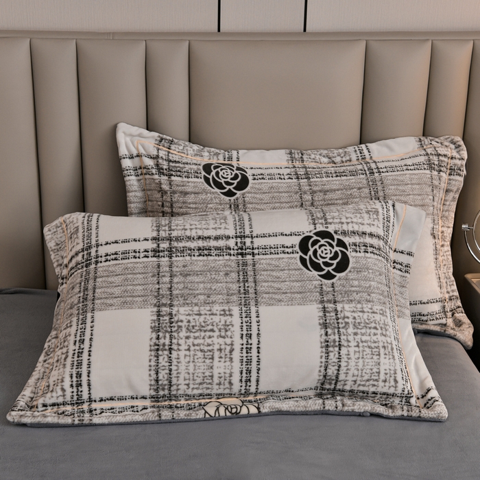 91家纺网 家纺一手货源 找家纺 丽涵家纺 2025秋冬新品230克全工艺消光牛奶绒印花四件套 小香风