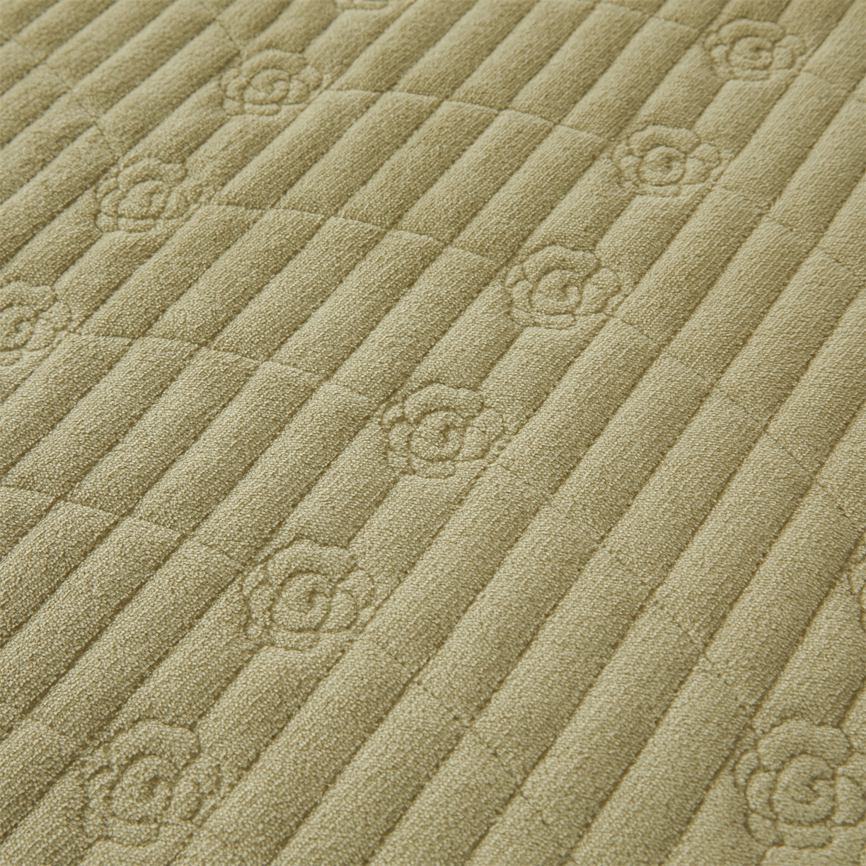 91家纺网 家纺一手货源 找家纺 宜凡家纺 2025新款牛奶绒雕花刺绣床盖四件套 倚梅傲雪 墨绿