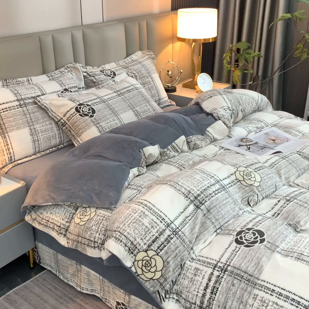 91家纺网 家纺一手货源 找家纺 丽涵家纺 2025秋冬新品230克全工艺消光牛奶绒印花四件套 小香风