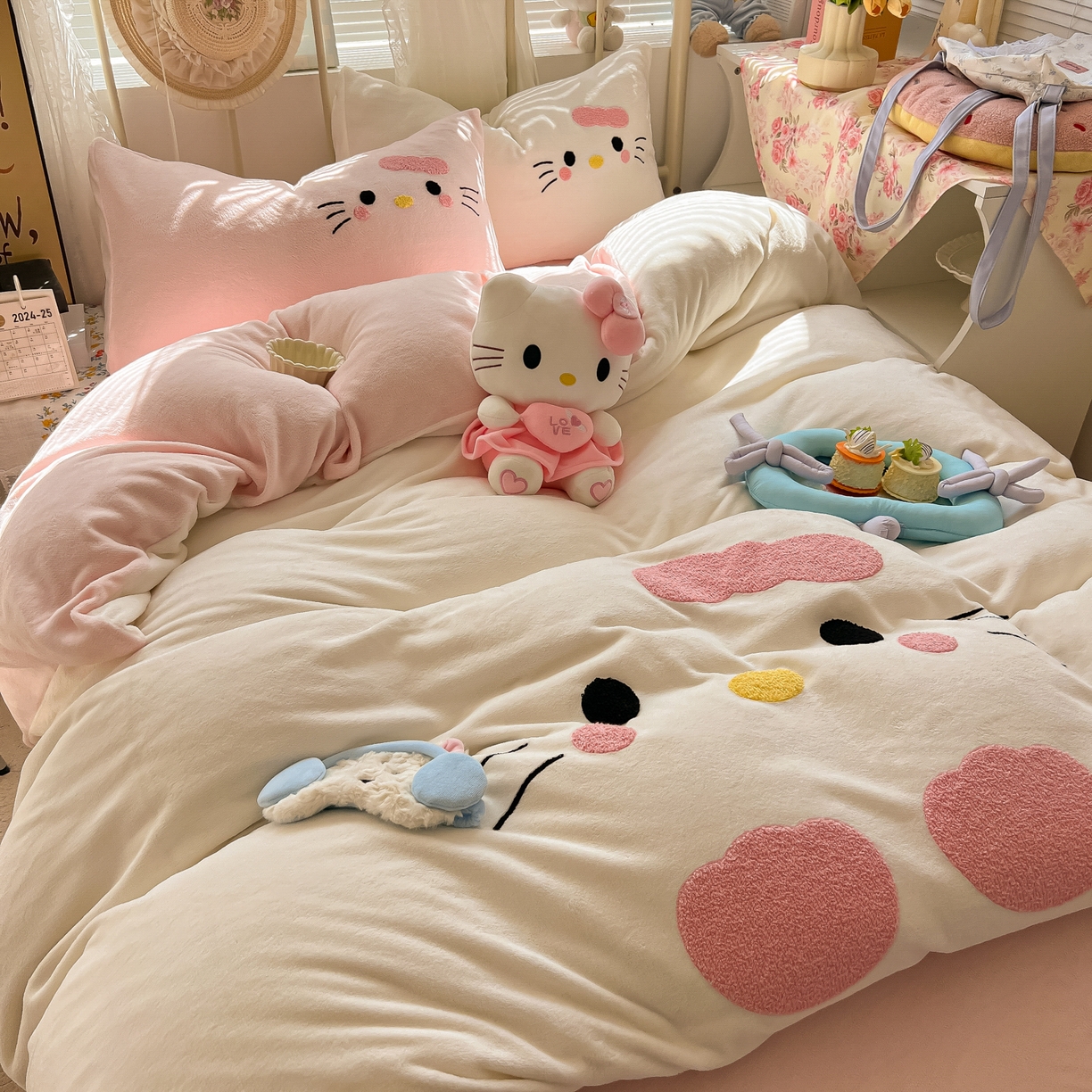 91家纺网 家纺一手货源 找家纺 （总）韩都家居 2025新款高克重萌系牛奶绒毛巾绣四件套