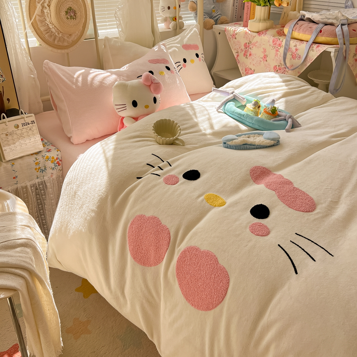 91家纺网 家纺一手货源 找家纺 （总）韩都家居 2025新款高克重萌系牛奶绒毛巾绣四件套