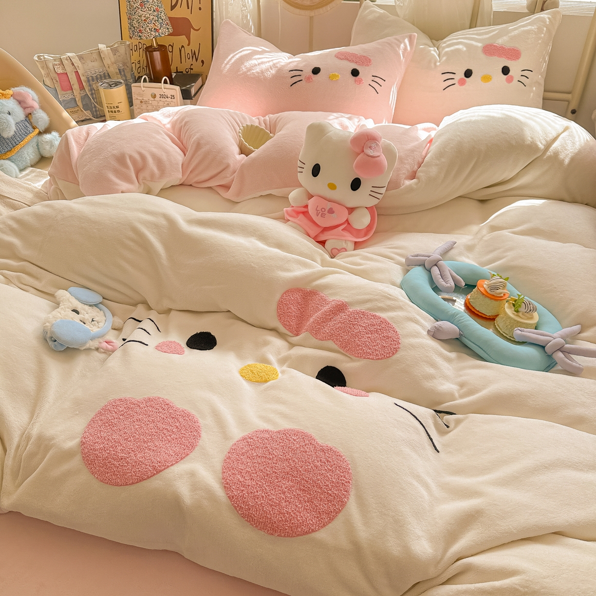 91家纺网 家纺一手货源 找家纺 （总）韩都家居 2025新款高克重萌系牛奶绒毛巾绣四件套