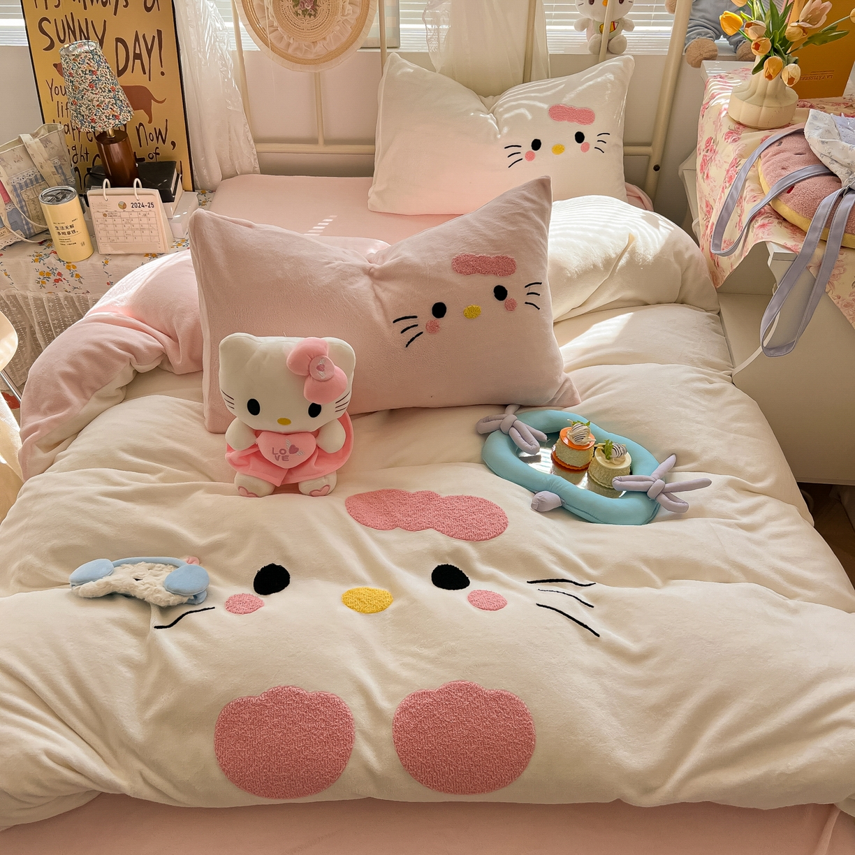 91家纺网 家纺一手货源 找家纺 韩都家居 2025新款高克重萌系牛奶绒毛巾绣四件套 可爱猫咪