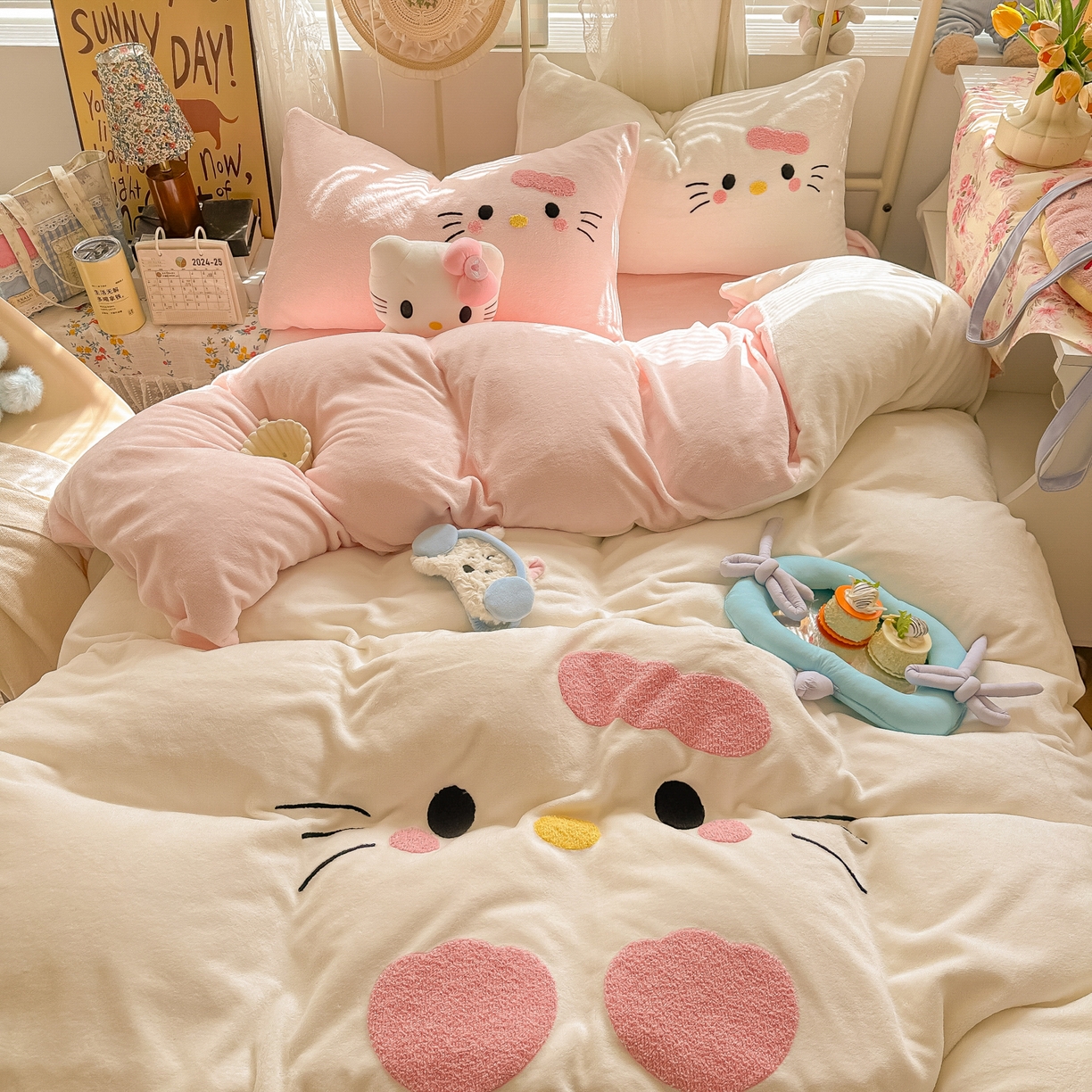 91家纺网 家纺一手货源 找家纺 韩都家居 2025新款高克重萌系牛奶绒毛巾绣四件套 可爱猫咪