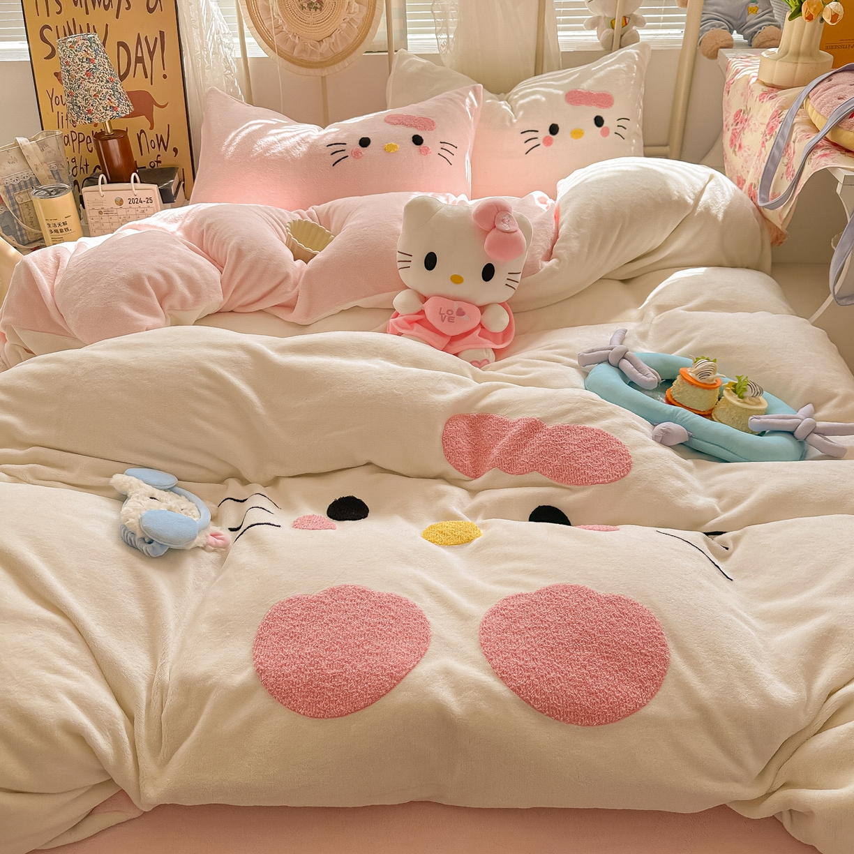 91家纺网 家纺一手货源 找家纺 韩都家居 2025新款高克重萌系牛奶绒毛巾绣四件套 可爱猫咪