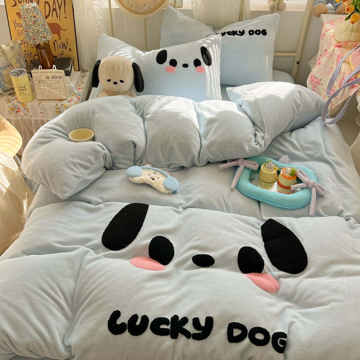 91家纺网 家纺一手货源 找家纺 韩都家居 2025新款高克重萌系牛奶绒毛巾绣四件套 帕帕狗