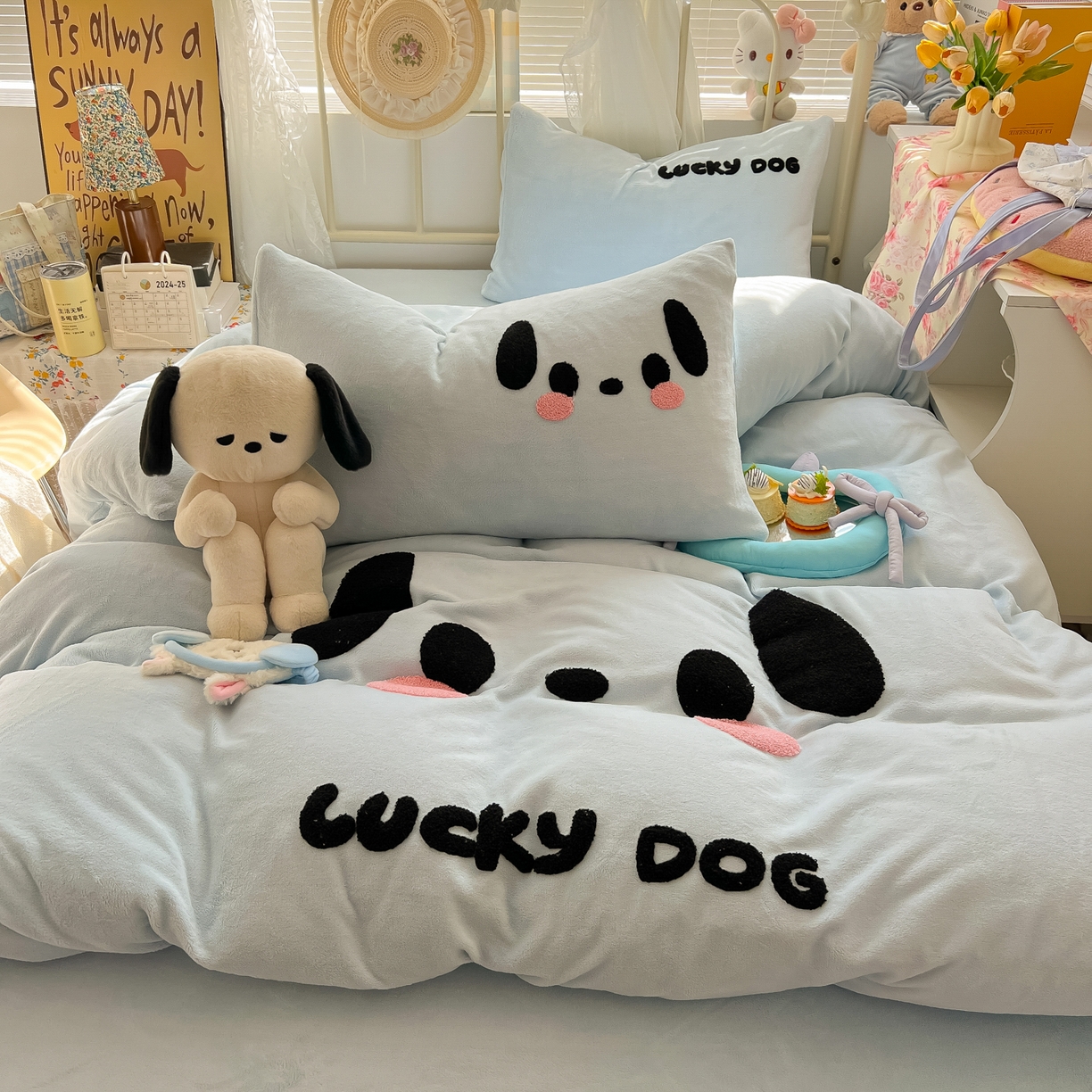 91家纺网 家纺一手货源 找家纺 韩都家居 2025新款高克重萌系牛奶绒毛巾绣四件套 帕帕狗