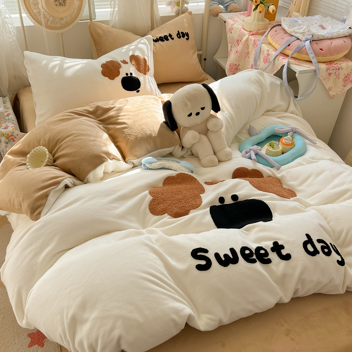 91家纺网 家纺一手货源 找家纺 韩都家居 2025新款高克重萌系牛奶绒毛巾绣四件套 毛毛狗