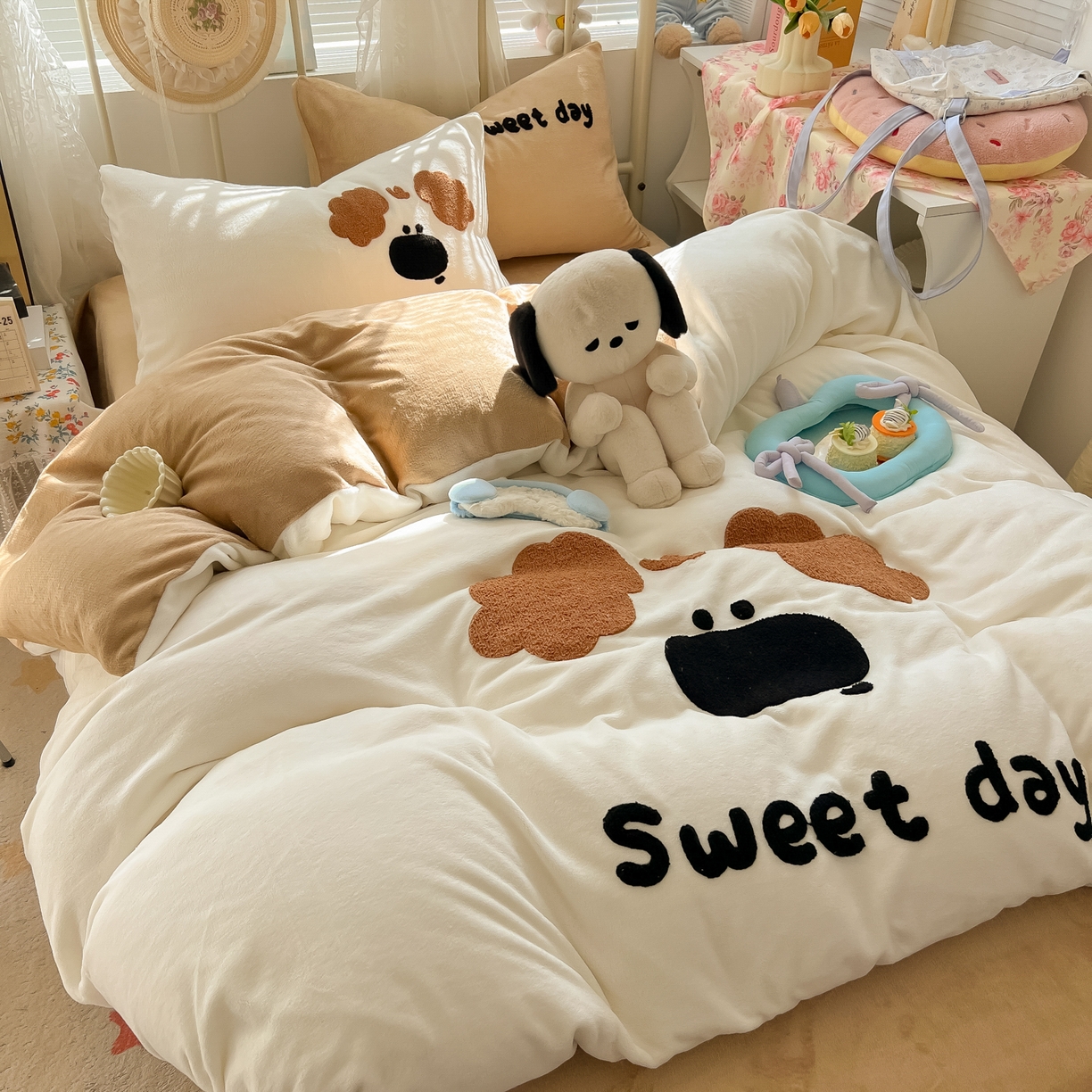 91家纺网 家纺一手货源 找家纺 韩都家居 2025新款高克重萌系牛奶绒毛巾绣四件套 毛毛狗