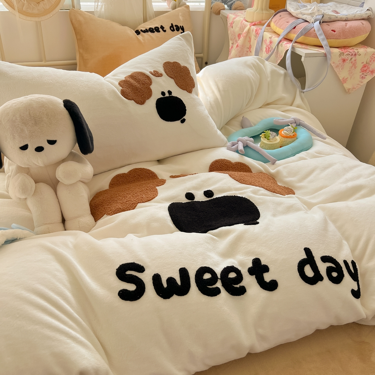 91家纺网 家纺一手货源 找家纺 韩都家居 2025新款高克重萌系牛奶绒毛巾绣四件套 毛毛狗