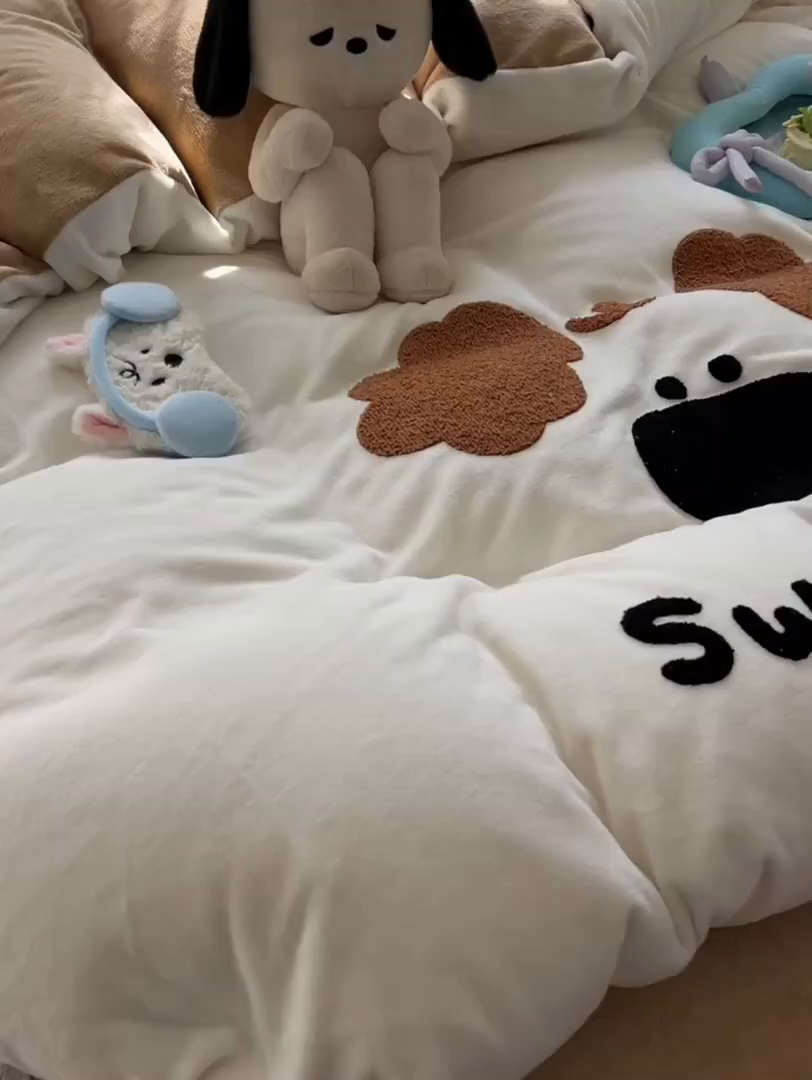 91家纺网 家纺一手货源 找家纺 韩都家居 2025新款高克重萌系牛奶绒毛巾绣四件套 毛毛狗