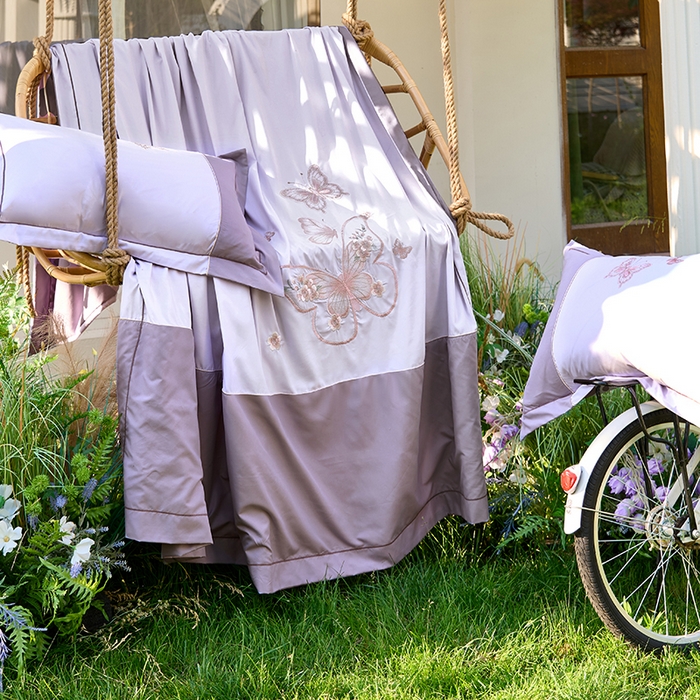 91家纺网 家纺一手货源 找家纺 包小包 2025新款臻丝棉拼角刺绣工艺四件套-羽栖 羽栖-浅紫