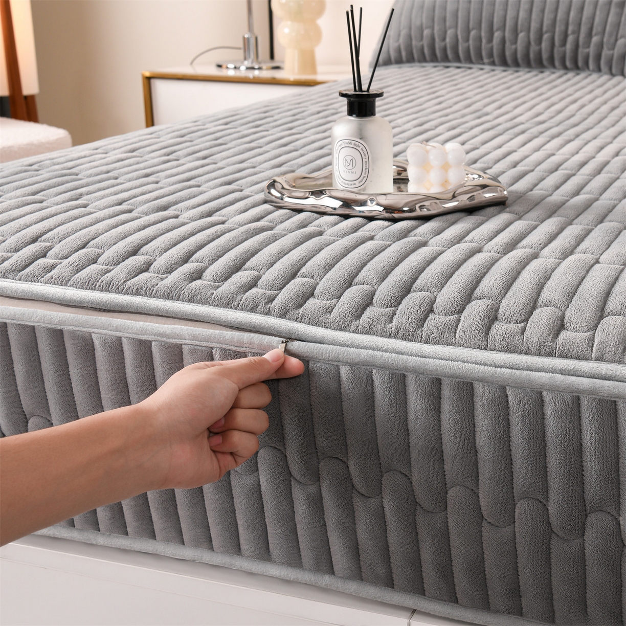 91家纺网 家纺一手货源 找家纺 （总）云木里 2025新款冬季230克牛奶绒六面全包单床笠床笠单件单品床笠和煦春风