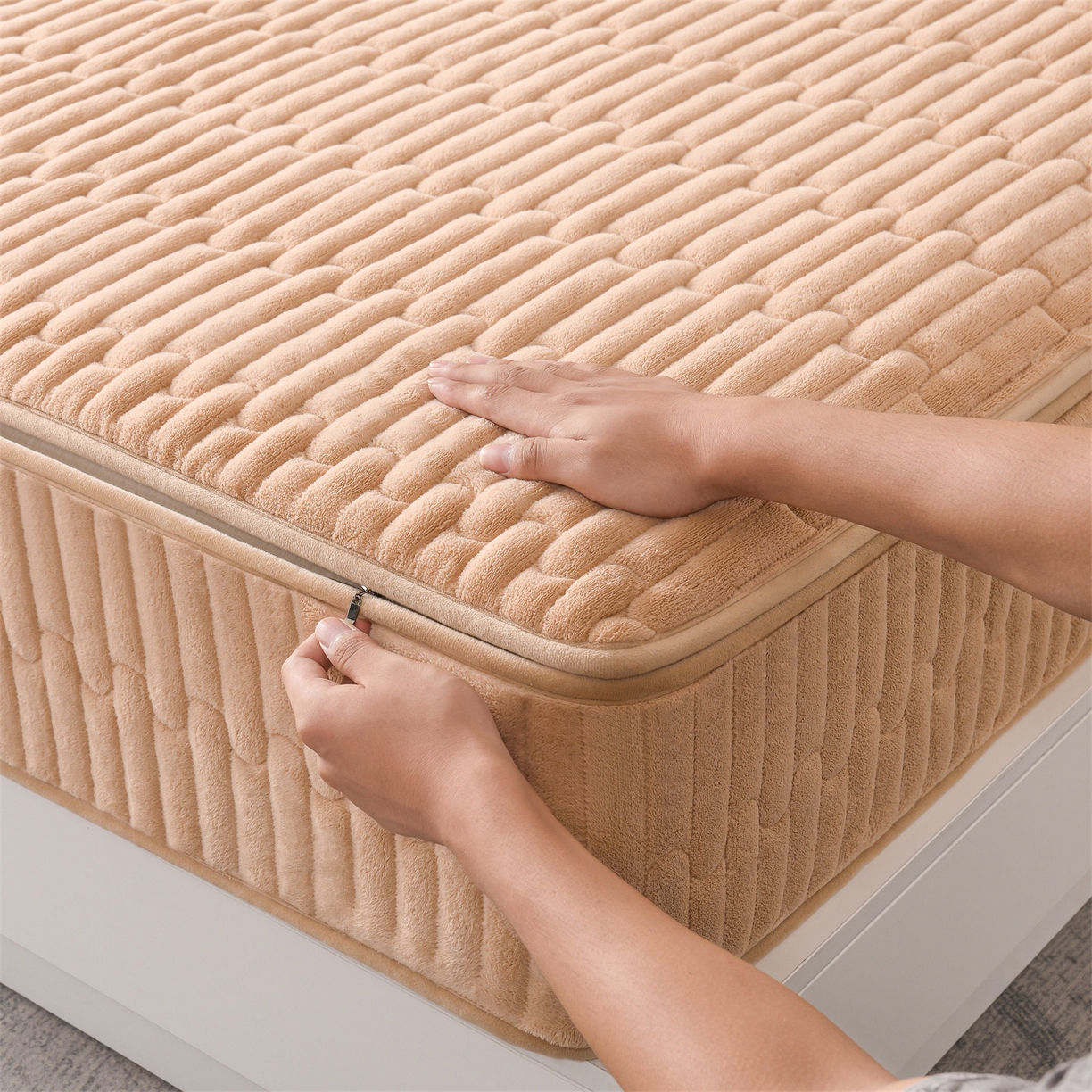 91家纺网 家纺一手货源 找家纺 云木里 2025新款冬季230克牛奶绒六面全包单床笠床笠单件单品床笠和煦春风 和煦春风-米驼