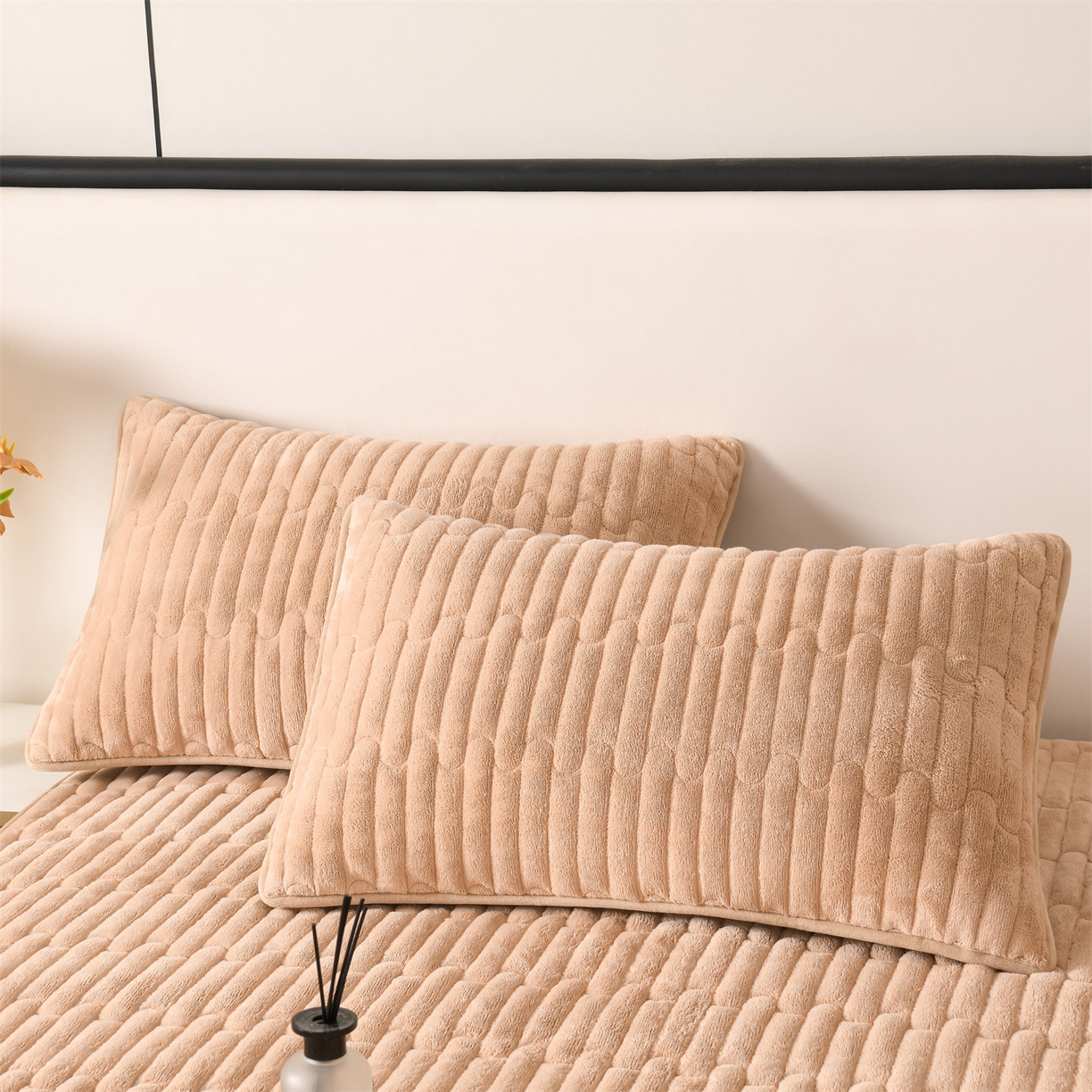 91家纺网 家纺一手货源 找家纺 云木里 2025新款冬季230克牛奶绒六面全包单床笠床笠单件单品床笠和煦春风 和煦春风-米驼